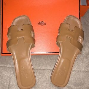 Brown Hermès sandals